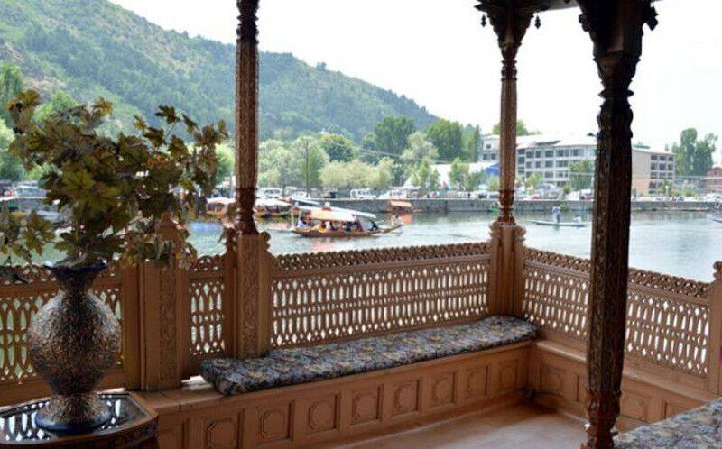 Flower Valley Houseboat, Srinagar 3